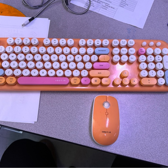 Wireless Keyboard - Picture 1 of 4